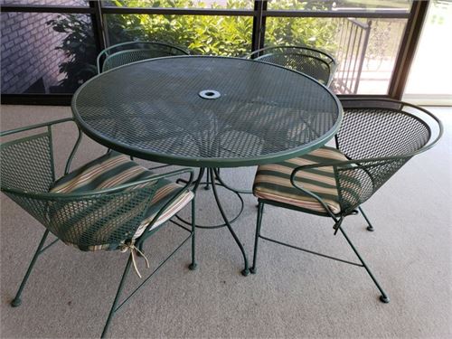 Green Wrought Iron Table & 4 Chairs